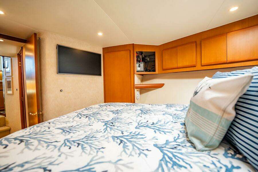 2001 Post 42 Convertible