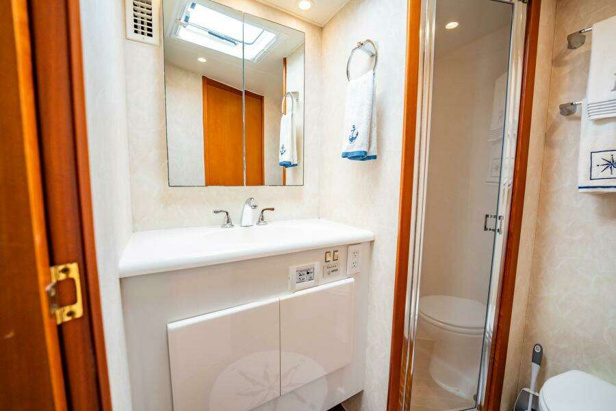 2001 Post 42 Convertible