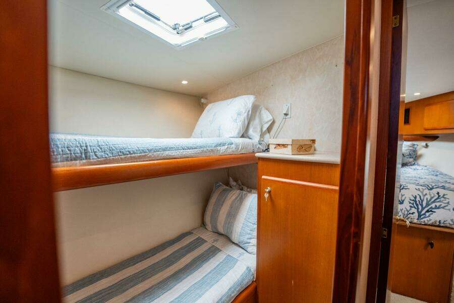 2001 Post 42 Convertible