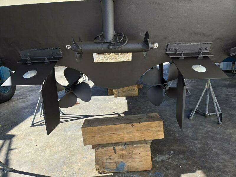 2004 Cruisers Yachts 