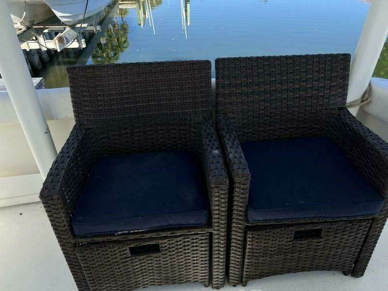 2004 Cruisers Yachts 