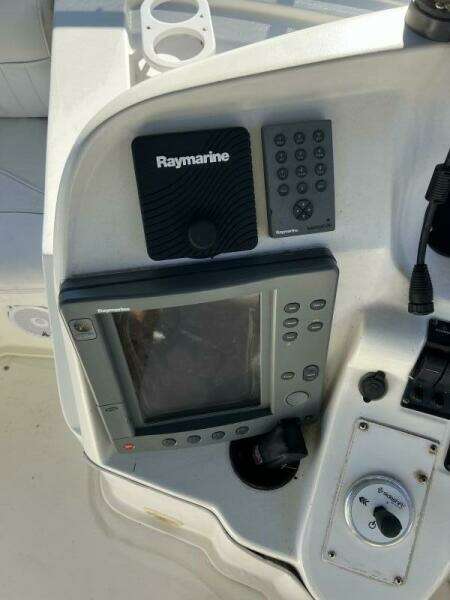 2004 Cruisers Yachts 