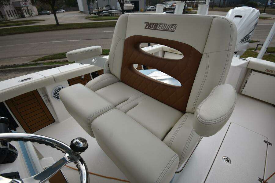 2023 Pathfinder 2700 Open