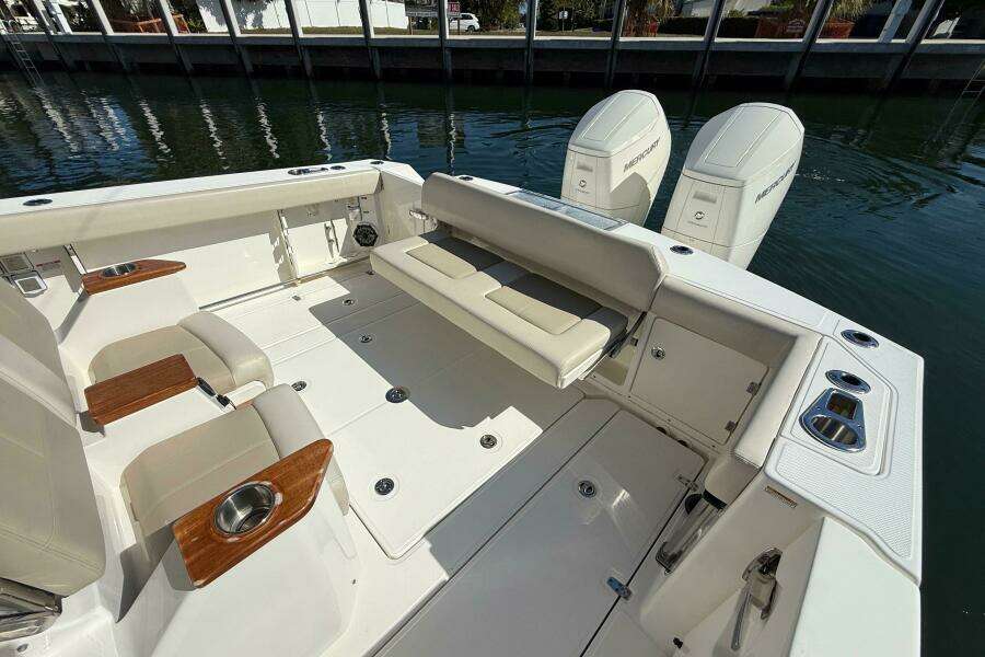 2023 Boston Whaler 360 Outrage