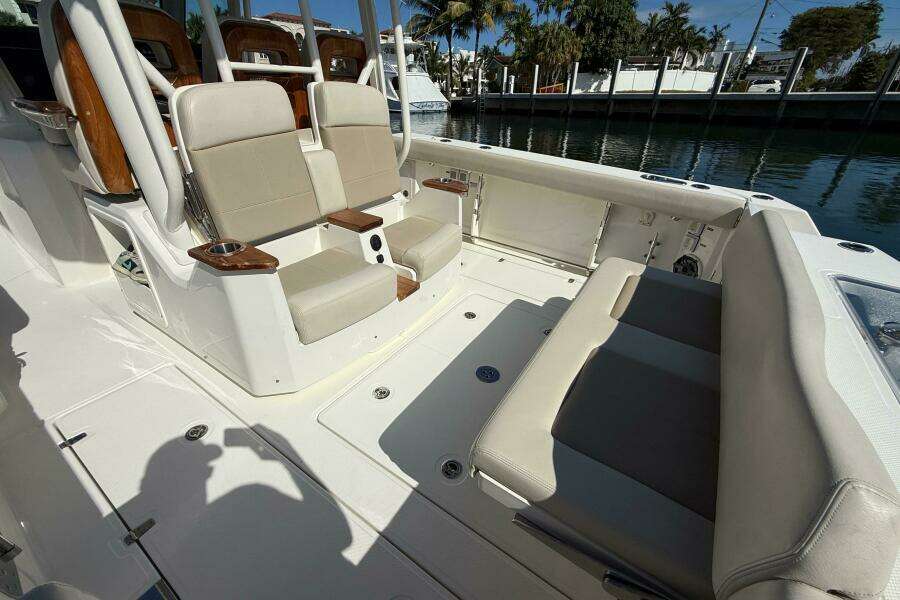 2023 Boston Whaler 360 Outrage