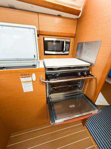 2013 Jeanneau Sun Odyssey 409