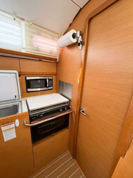 2013 Jeanneau Sun Odyssey 409