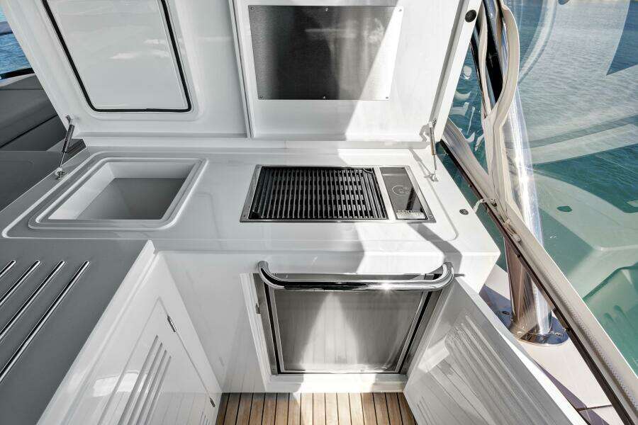 2024 Sunseeker 76 Yacht