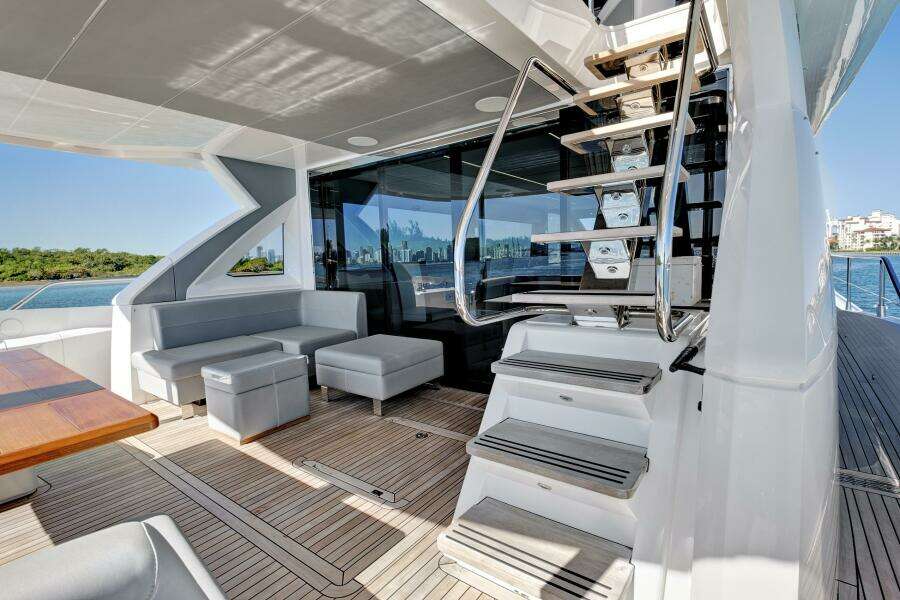 2024 Sunseeker 76 Yacht