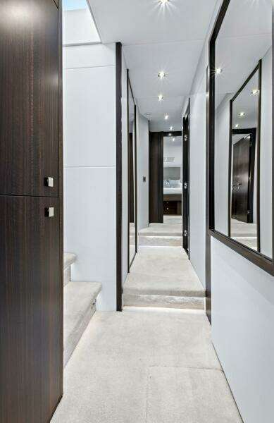 2024 Sunseeker 76 Yacht