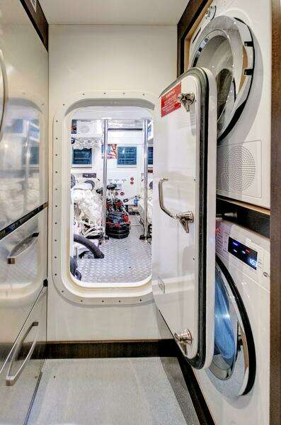 2024 Sunseeker 76 Yacht