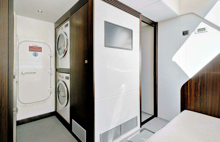 2024 Sunseeker 76 Yacht