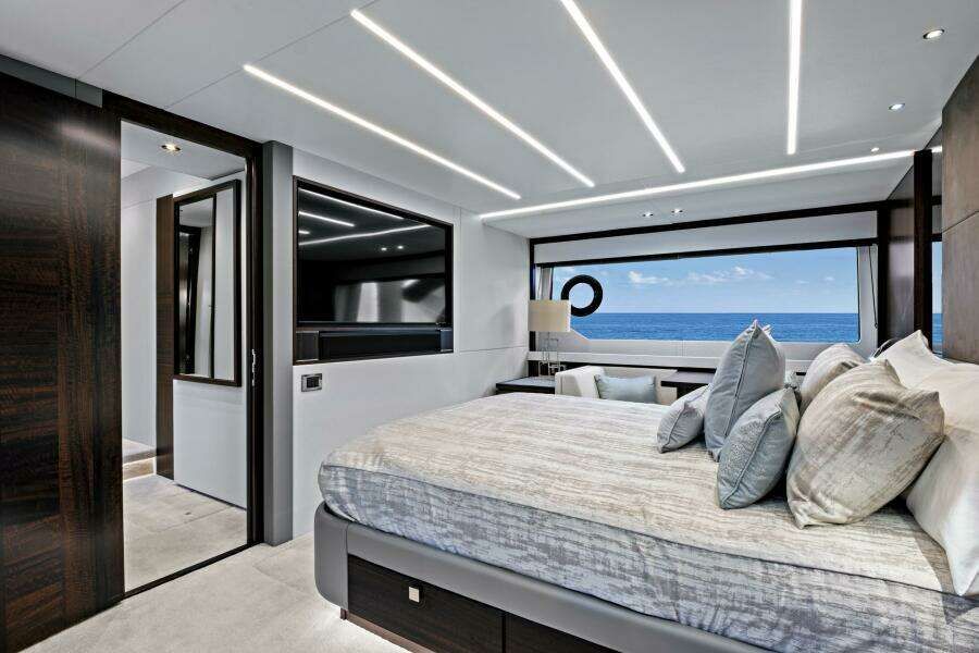2024 Sunseeker 76 Yacht