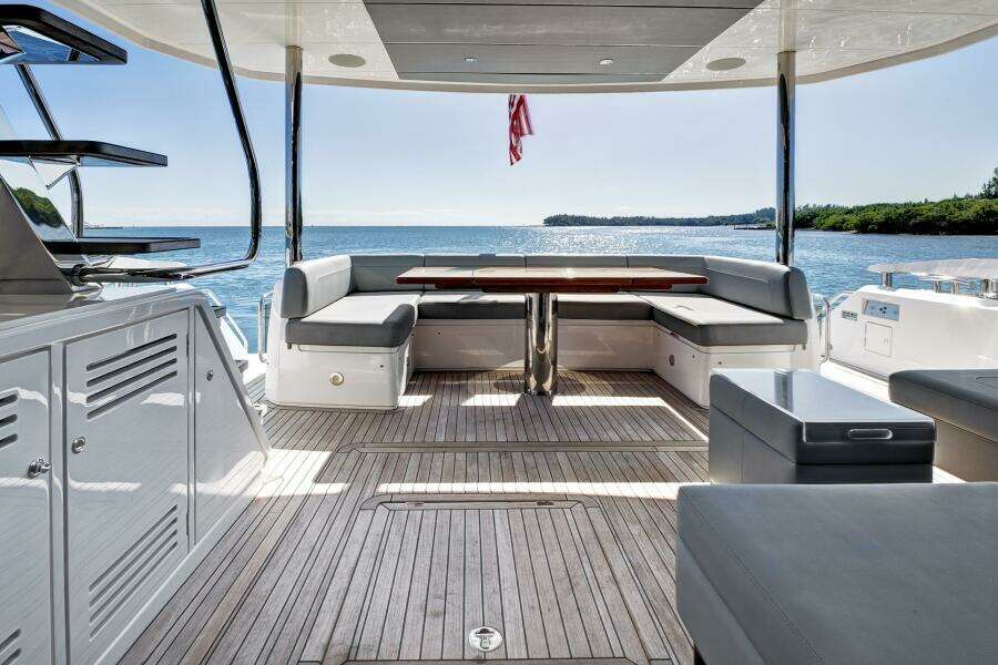 2024 Sunseeker 76 Yacht
