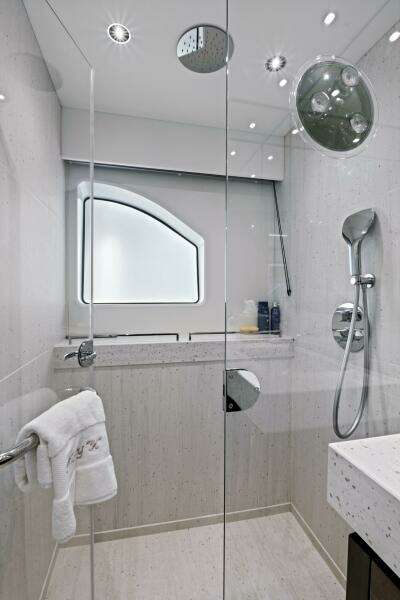 2024 Sunseeker 76 Yacht