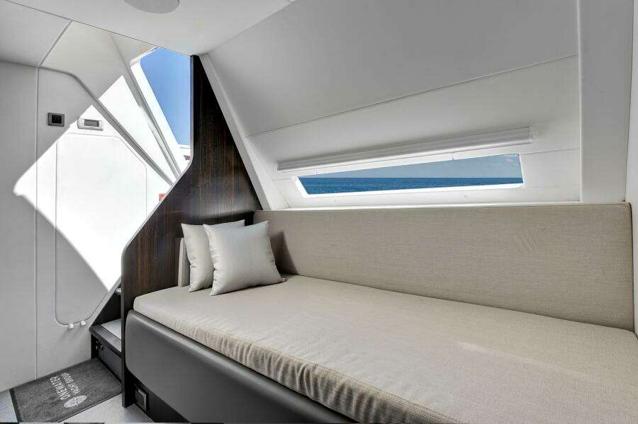 2024 Sunseeker 76 Yacht
