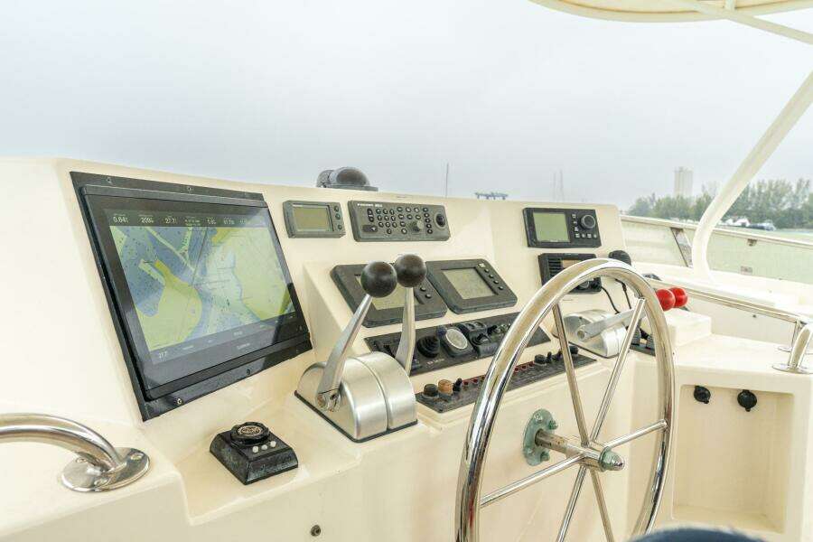 2005 Offshore Yachts Pilothouse
