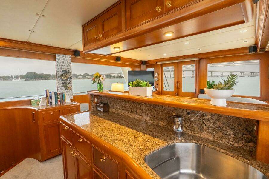 2005 Offshore Yachts Pilothouse