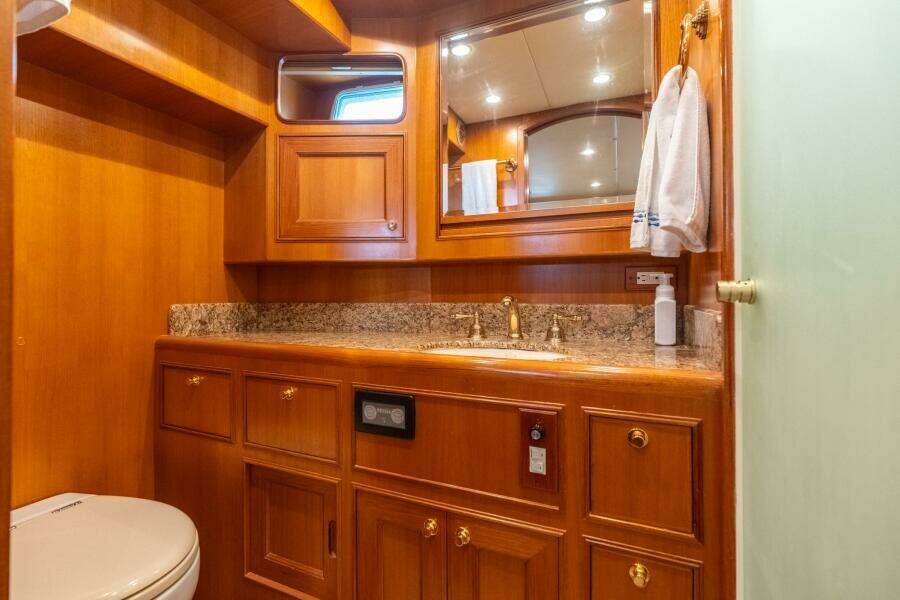 2005 Offshore Yachts Pilothouse