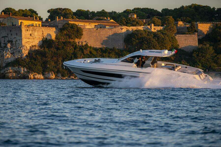 2027 Canados Gladiator 571 Blade