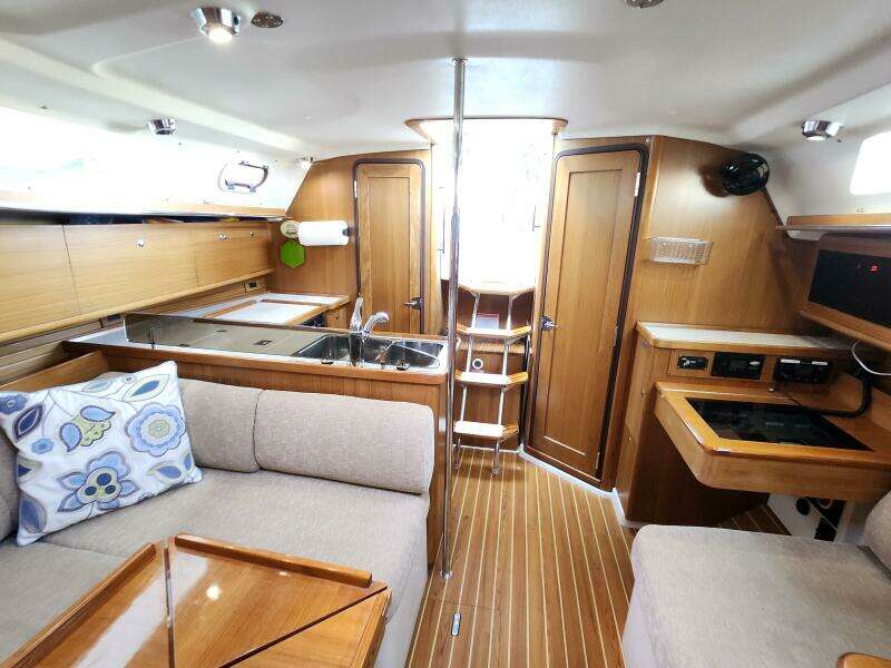 2012 Catalina 355