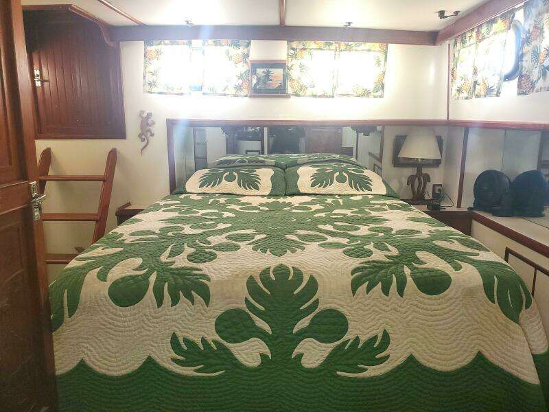 1981 CHB SEDAN-AFT CABIN