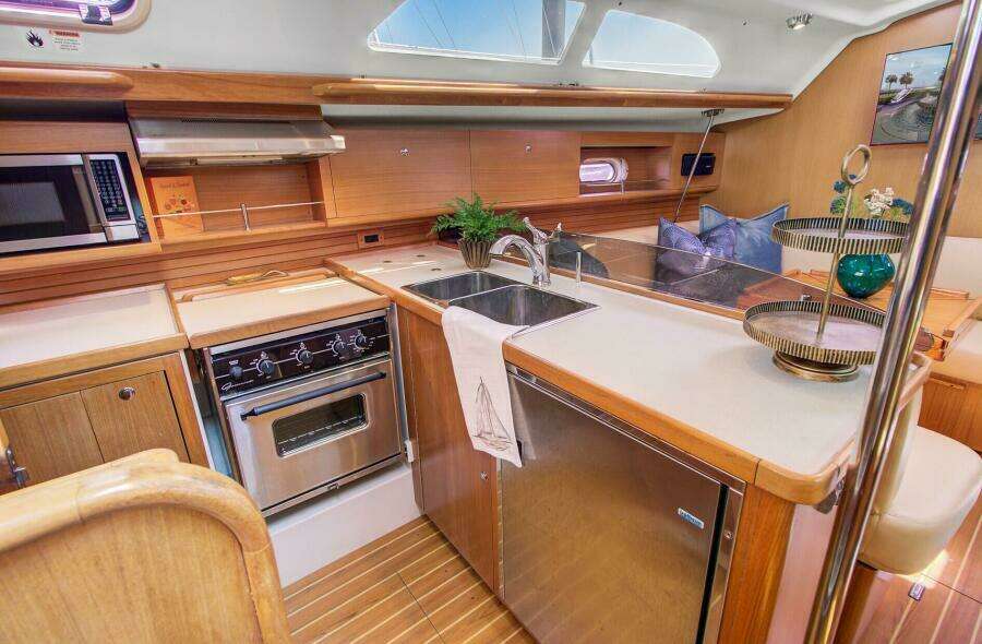 2011 Catalina 445