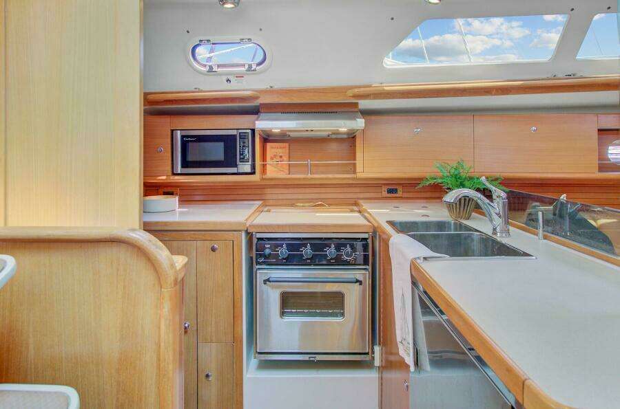 2011 Catalina 445
