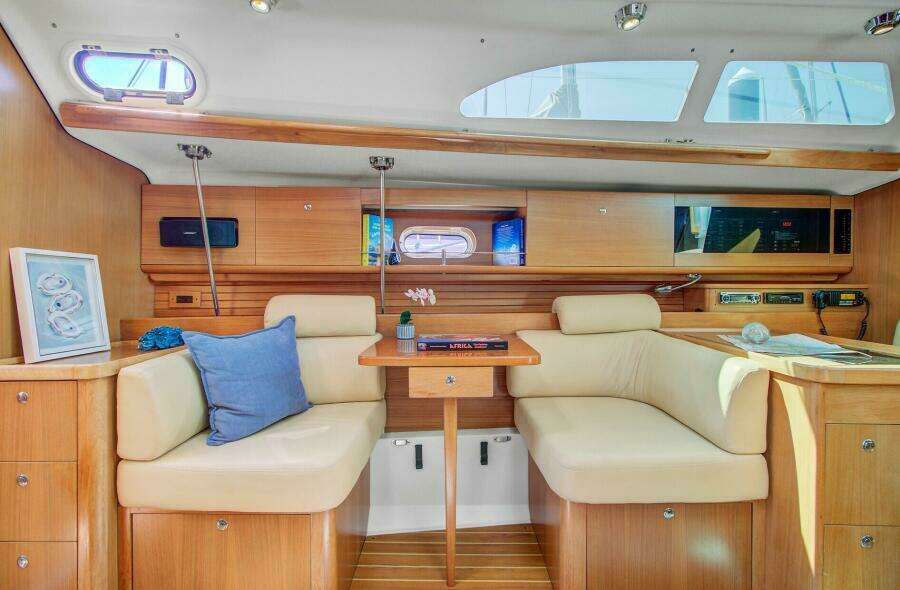 2011 Catalina 445