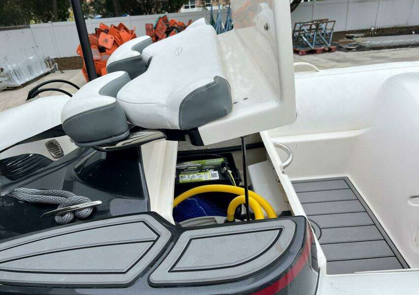 2024 Zodiac Yachtline 360