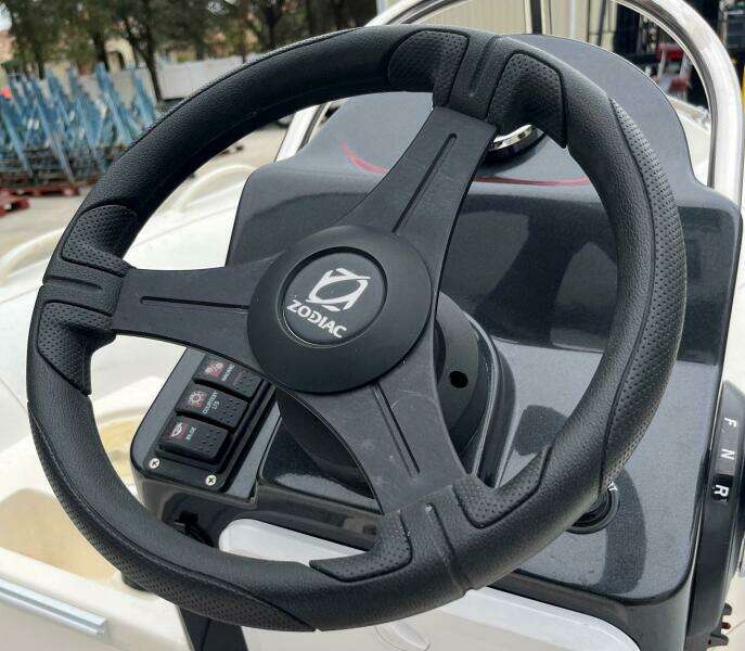 2024 Zodiac Yachtline 360