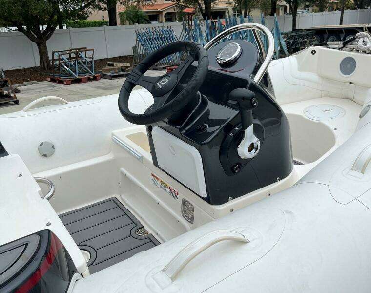 2024 Zodiac Yachtline 360