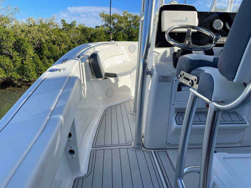 2017 Tidewater 220LXF