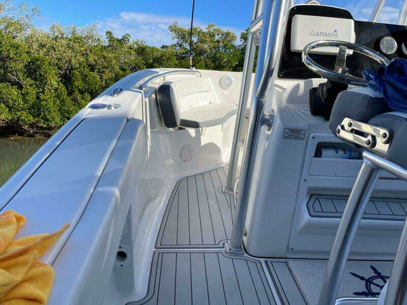 2017 Tidewater 220LXF