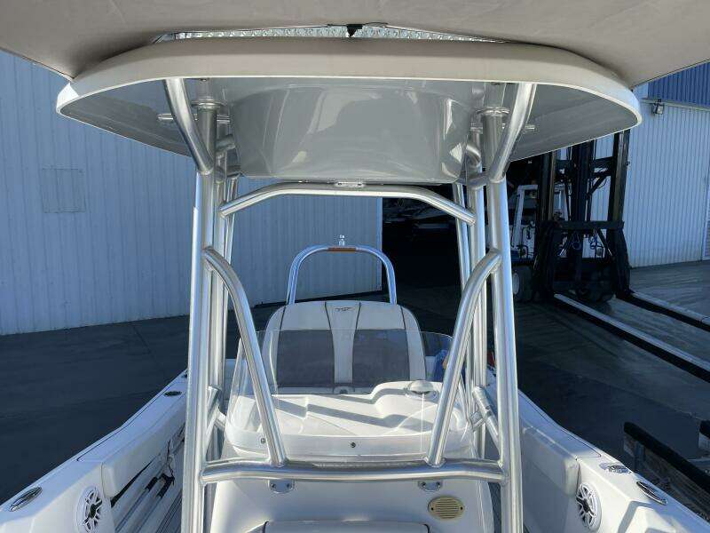 2017 Tidewater 220LXF