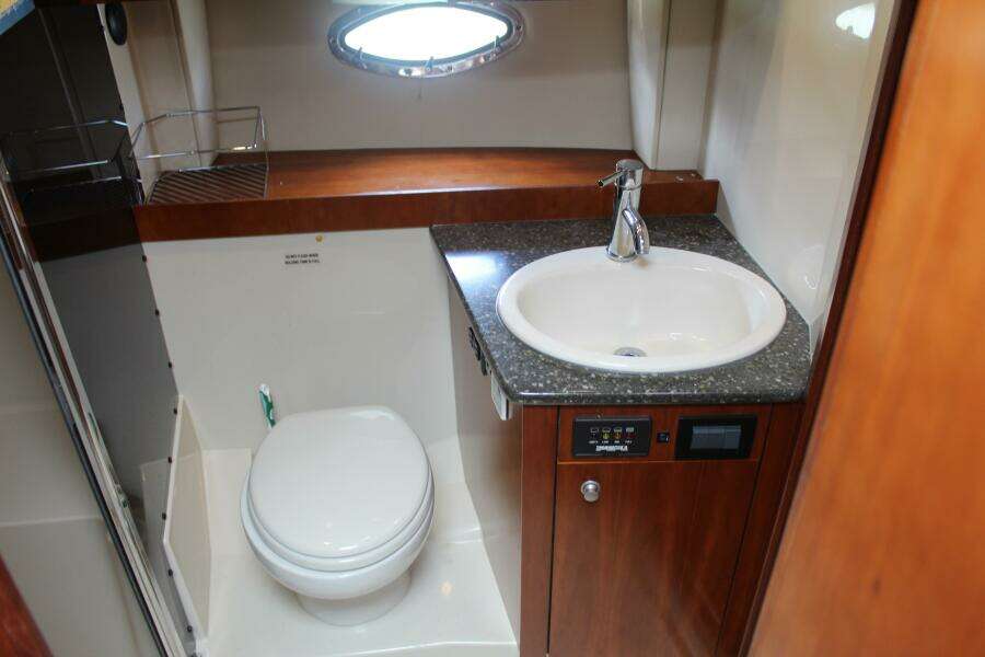 2007 Cruisers Yachts 420 Express