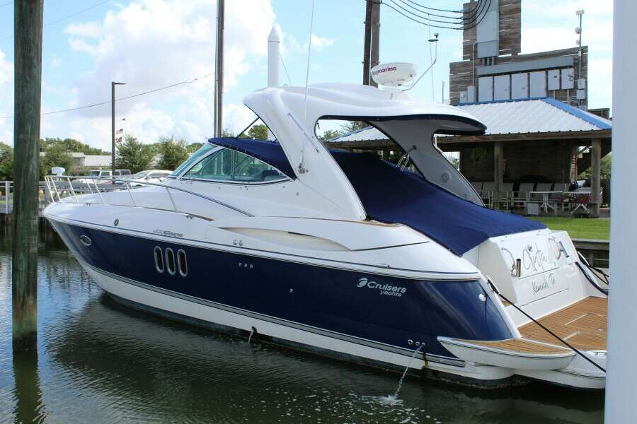 2007 Cruisers Yachts 420 Express