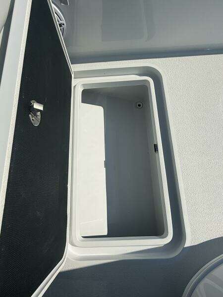 2025 Yellowfin 26 Hybrid