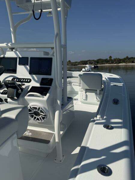 2025 Yellowfin 26 Hybrid