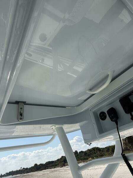 2025 Yellowfin 26 Hybrid