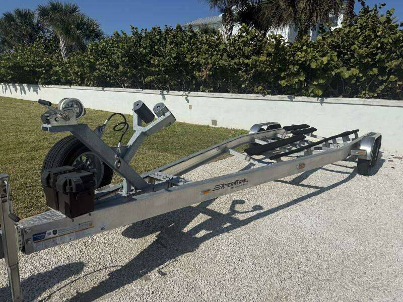 2025 Yellowfin 26 Hybrid