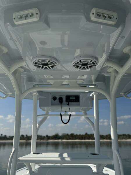 2025 Yellowfin 26 Hybrid