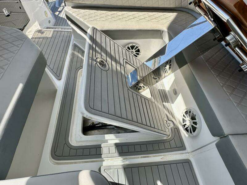 NX 360 Sports Coupe - Cockpit