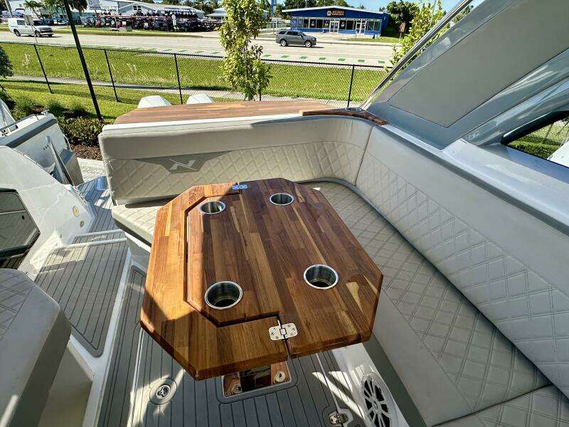 NX 360 Sports Coupe - Cockpit