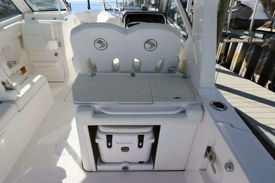 2021 Edgewater 262CX Crossover