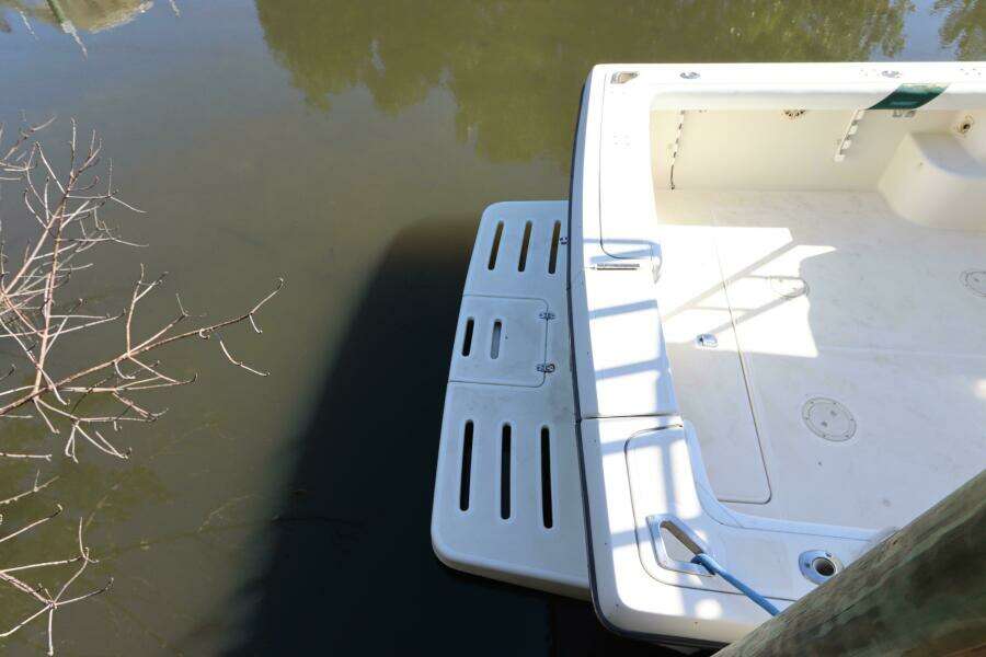 2000 Pursuit 3000 Express