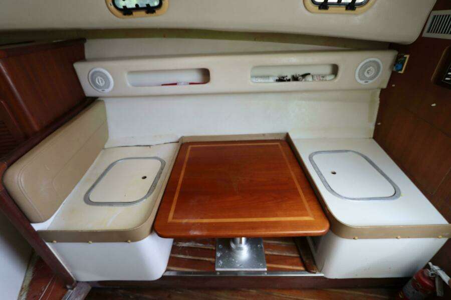 2000 Pursuit 3000 Express