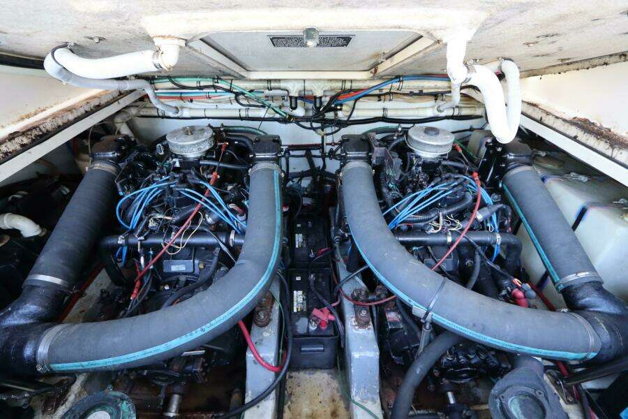 2000 Pursuit 3000 Express