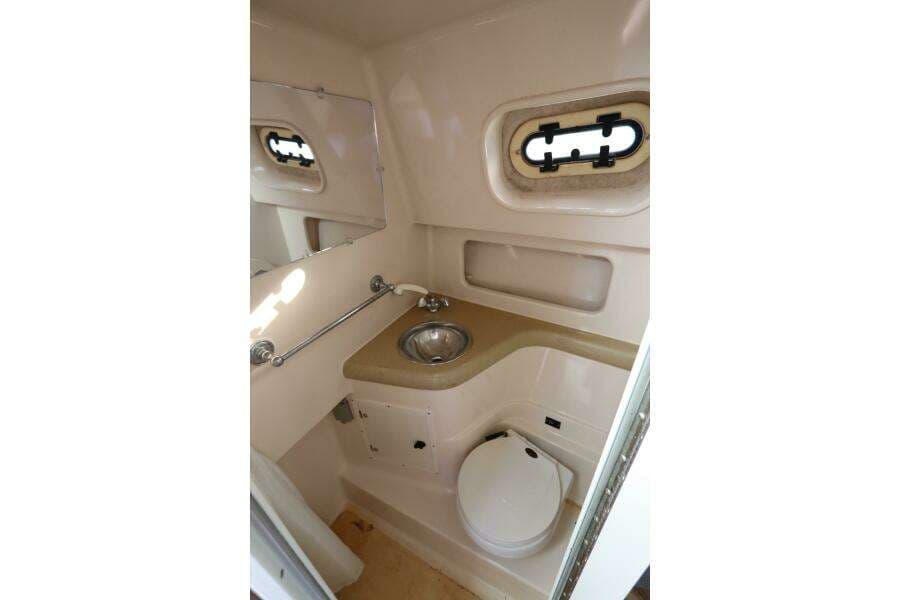 2000 Pursuit 3000 Express