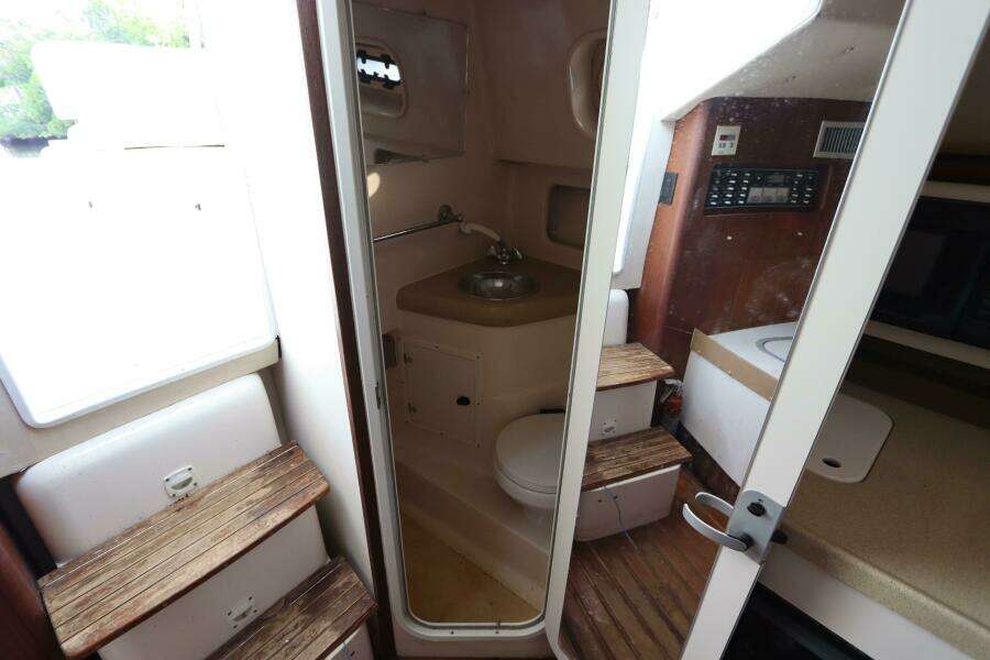 2000 Pursuit 3000 Express